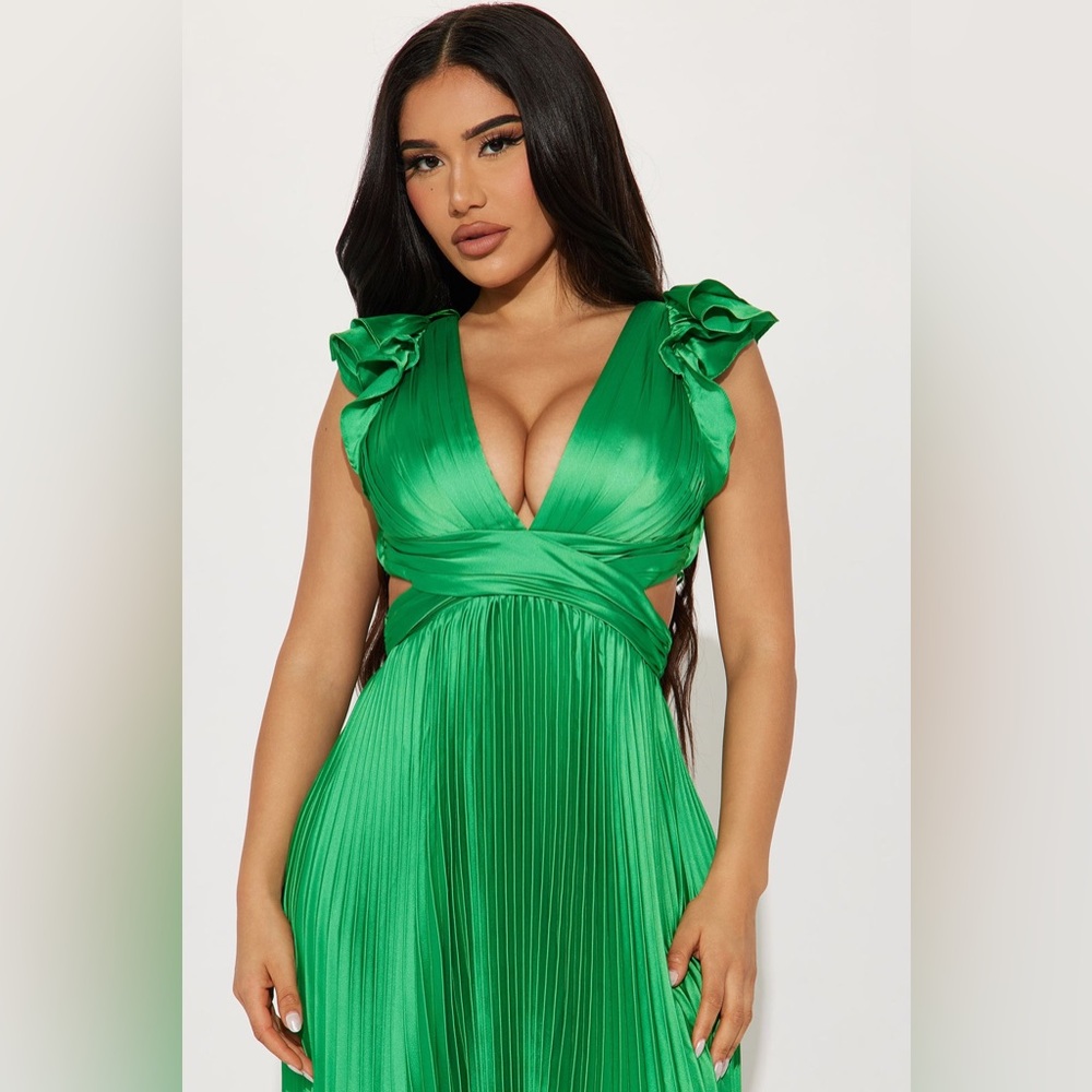 Fashion Nova Ariana Pleated Maxi Dress - Vibrant Green | S - Picture 2 of 13